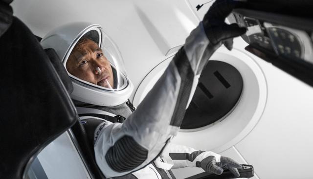 Koichi Wakata at SpaceX for mission training
