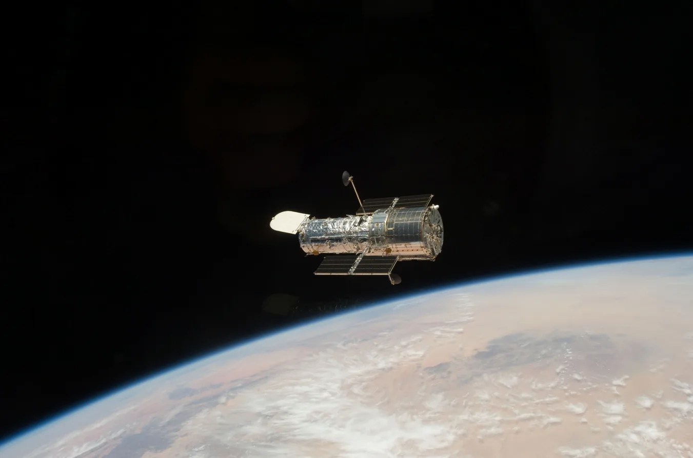 nasa’s-hubble-pauses-science-due-to-gyro-issue