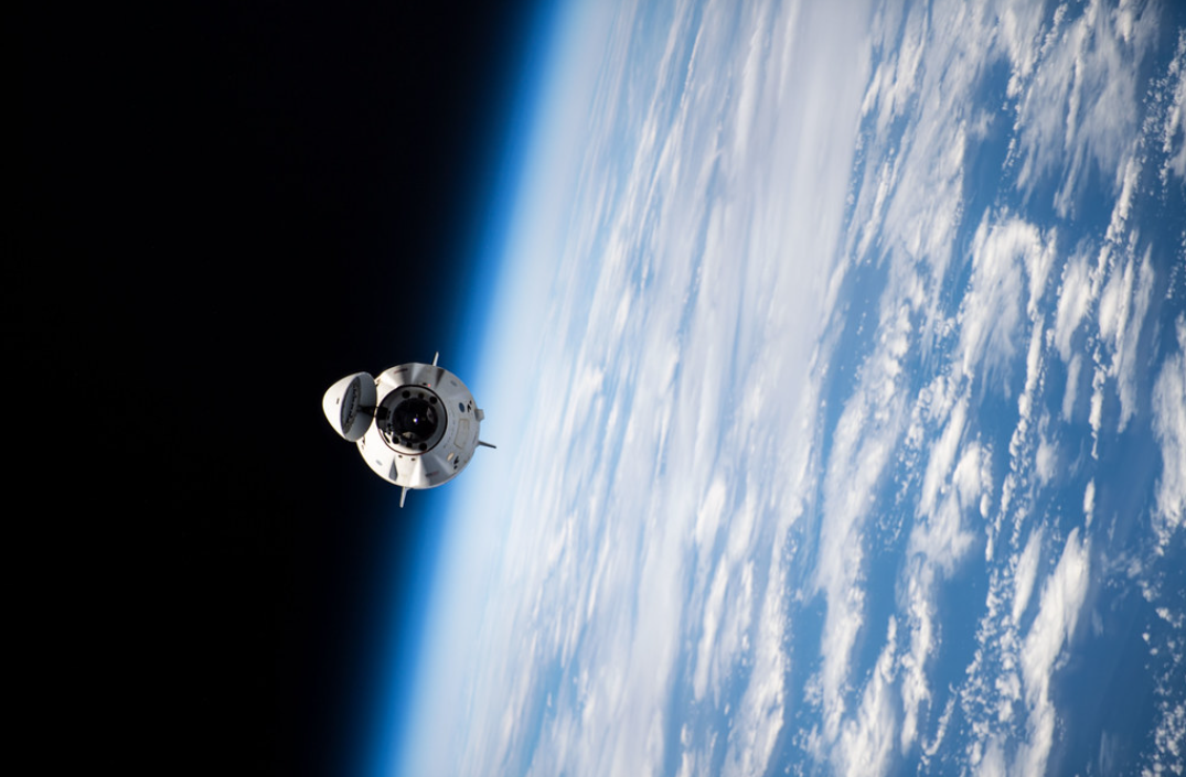 nasa-sets-coverage-for-dragon-spacecraft-relocation-on-space-station