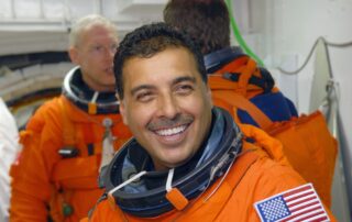 astronaut-jose-hernandez-boards-discovery