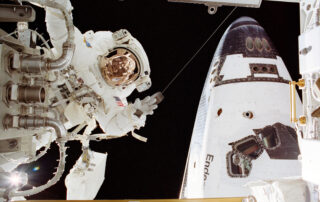 john-herrington-performs-a-spacewalk