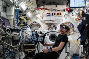 new-crew’s-first-week-ends-with-space-biology-and-advanced-technology