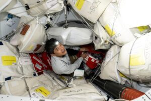 expedition-72-astronauts-relax-as-cosmonauts-keep-up-research,-maintenance