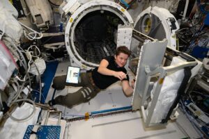 science-packed-day-advancing-crew-health-before-cargo-mission-ends