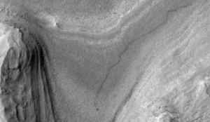 nasa-orbiter-spots-curiosity-rover-making-tracks-to-next-science-stop