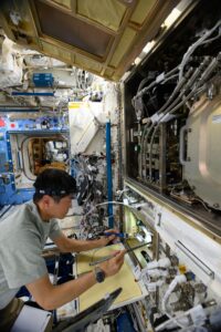 crew-studies-space-biology-advancing-health-in-space-and-on-earth