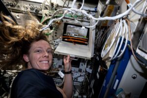 synthetic-dna,-gravity-sensing-cells-top-research-ahead-of-spacewalk