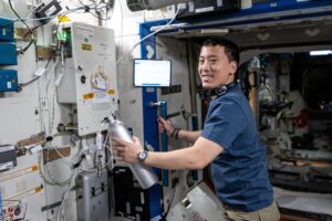 crew-kicks-off-the-week-with-cargo-stowage,-health-research,-and-maintenance-and-agricultural-work