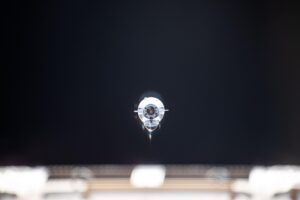 spacex-dragon-splashes-down-off-the-coast-of-california