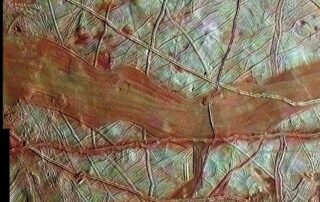 reddish-bands-on-europa
