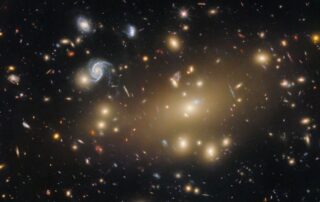 hubble-snaps-galaxy-cluster’s-portrait