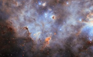 hubble-surveys-cloudy-cluster