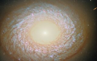 hubble-captures-puzzling-galaxy