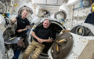 crew-works-advanced-science-hardware-and-conducts-lab-inspections