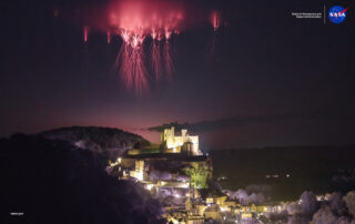 sprites-over-chateau-de-beynac