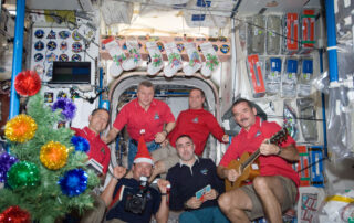 through-astronaut-eyes:-25-years-of-life-in-orbit  