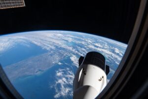 crew-studies-cardiac-research,-artificial-intelligence-as-dragon-boosts-station’s-orbit