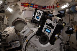 crew-studies-robotics-and-virtual-reality-advancing-space-tech