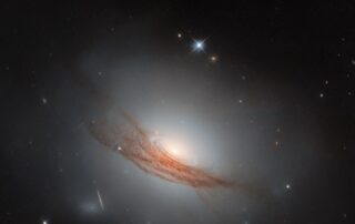 hubble-spots-lens-shaped-galaxy