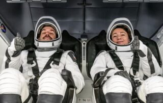 dragon-preps,-artificial-intelligence,-and-medical-gear-fill-crew’s-day