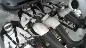 spacex-dragon-spacecraft-hatch-closed