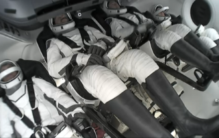 spacex-dragon-spacecraft-hatch-closed