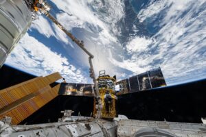 japanese-spacecraft-ready-for-departure,-crew-studies-biology-and-advanced-tech