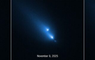 nasa’s-hubble-unexpectedly-catches-comet-breaking-up