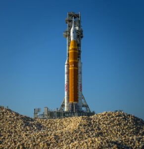 final-preparations-underway-for-nasa’s-moon-mission