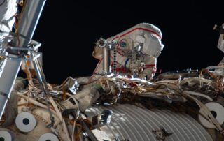 physics,-eye-checks,-and-workout-maintenance-fill-day-after-spacewalk