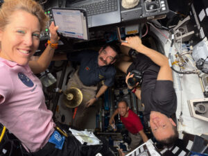 crew-begins-week-with-more-cartilage-printing-and-plant-harvesting