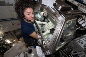 nasa’s-spacex-crs-34-dragon-returns-packed-with-space-station-science