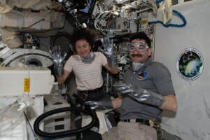 crew-packs-dragon-for-tuesday-departure-and-preps-for-spacewalk