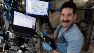 crew-works-eye-exams,-dna-sequencing,-and-spacesuit-preps