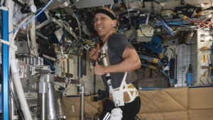 crew-works-health-checks,-cubesat-maintenance,-and-soyuz-seat-checks