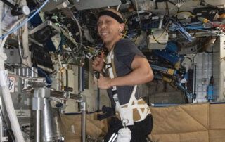 crew-works-health-checks,-cubesat-maintenance,-and-soyuz-seat-checks