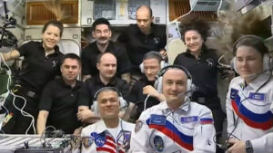 new-trio-enters-station-and-joins-expedition-74-crew