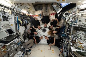 expanded-crew-works-science,-microgravity-adaptation,-and-next-crew-departure