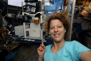 crew-conducts-futuristic-workouts,-advanced-eye-exams-during-spacewalk-preps