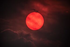 apod:-july-30-–-red-sun-trough-wildfire-smoke