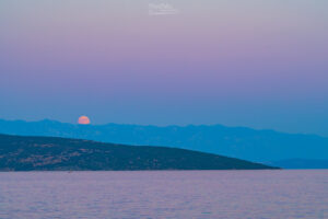 Buck Moon and Belt of Venus