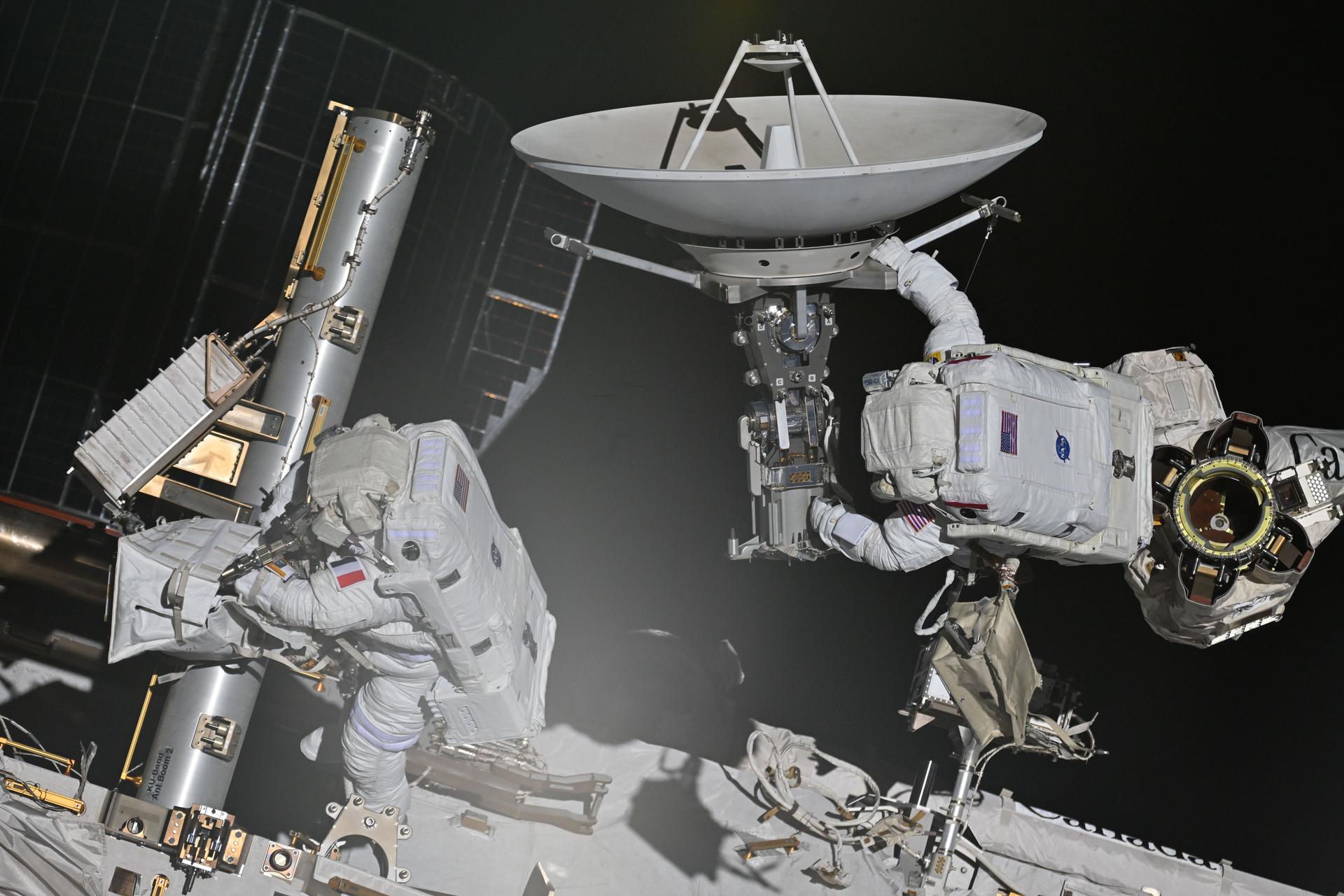 nasa,-esa-astronauts-begin-spacewalk-to-install-antenna