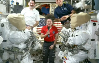 us.-president-speaks-to-expedition-75-crew-after-awarding-artemis-ii-crew