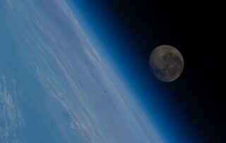 astronaut-health,-lunar-and-earth-photography-fill-crew’s-research-schedule