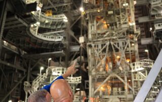 artemis-iii-crew-visits-nasa-kennedy’s-vehicle-assembly-building