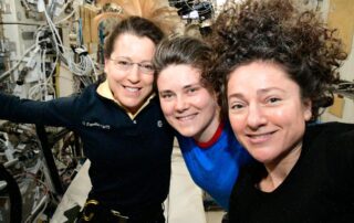 crew-works-soldering,-cardiac-research,-virtual-reality-and-prepares-for-cargo-mission