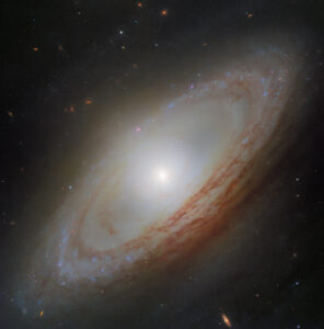 hubble-spots-chaotic-secret-in-galaxy