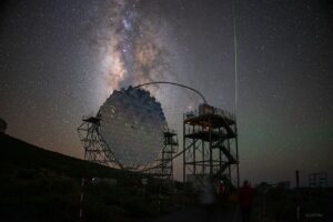 apod:-2026-september-26-–-mirrored-meteor-and-milky-way